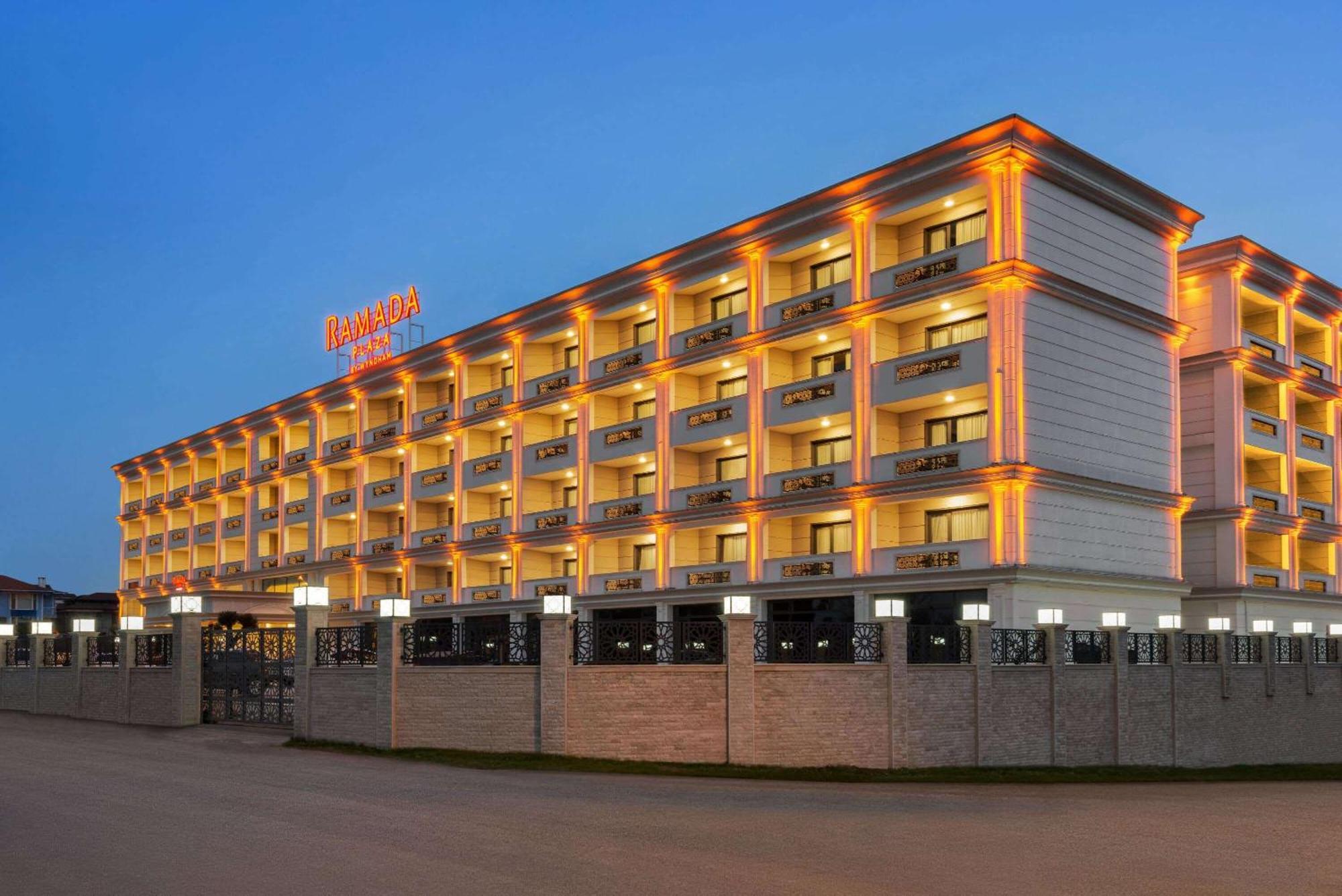 Hotel Ramada Plaza By Wyndham Silivri Esterno foto